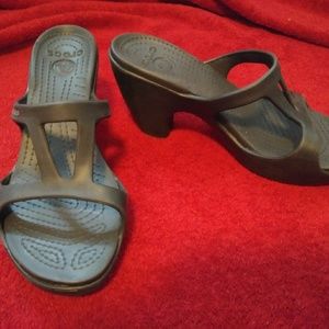 Size 9 crocs sandal heels black